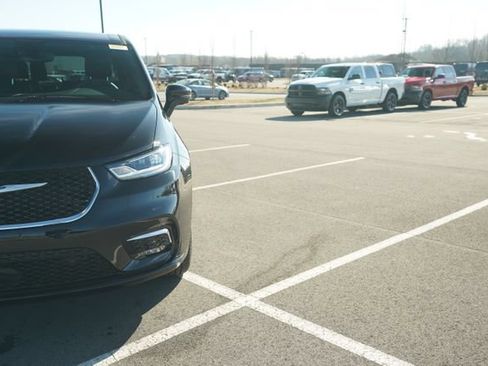 New 2026 Chrysler Pacifica Select FWD image 36