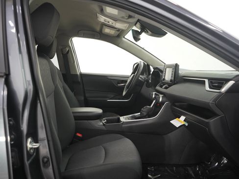 Used 2022 Toyota RAV4 XLE AWD/4WD image 11