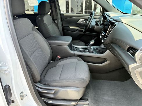 Used 2023 Chevrolet Traverse LT AWD/4WD image 9