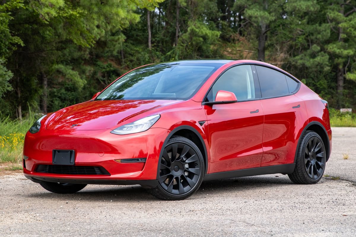 Used 2023 Tesla Model Y Long Range AWD/4WD image 1