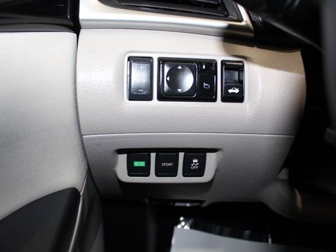 Used 2016 Nissan Sentra SV w/ Driver's Assist Package FWD image 26