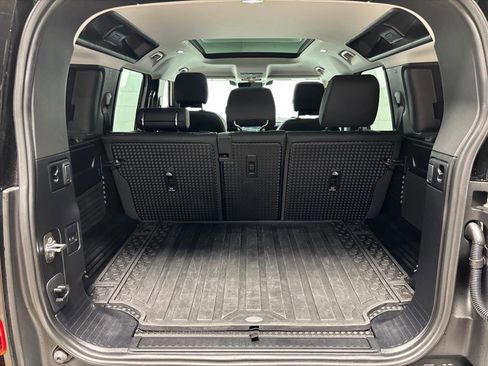 Used 2025 Land Rover Defender 110 S image 42