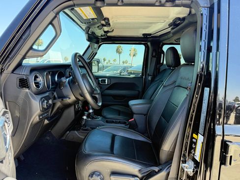 Used 2023 Jeep Wrangler Unlimited Sahara w/ Cold Weather Group AWD/4WD image 5