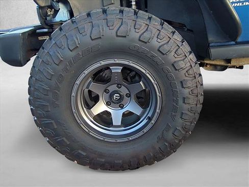 Used 2010 Jeep Wrangler Unlimited Rubicon w/ Dual Top Group image 14