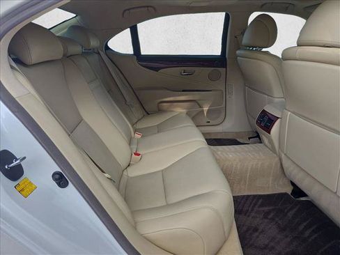 Used 2011 Lexus LS 460 L w/ Luxury Pkg RWD image 18