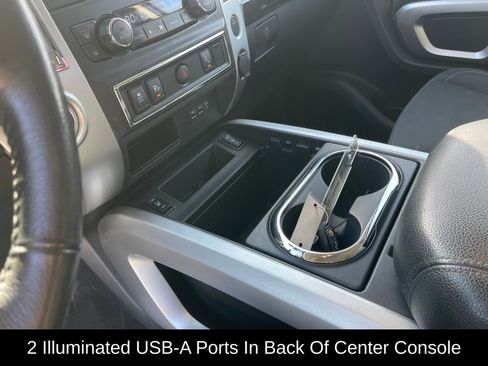 Used 2019 Nissan Titan SV w/ SV Convenience Package image 18