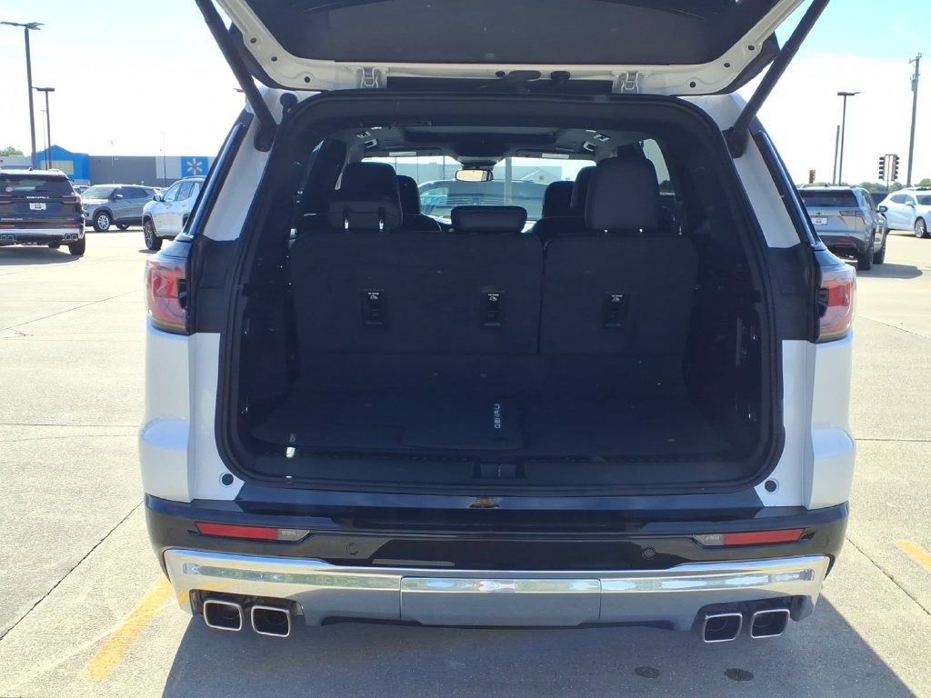 Used 2024 GMC Acadia Denali FWD image 5