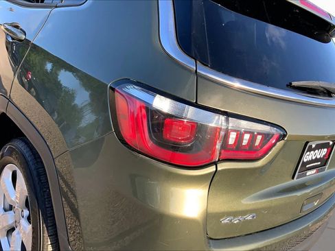 Used 2019 Jeep Compass Latitude w/ Cold Weather Group AWD/4WD image 28