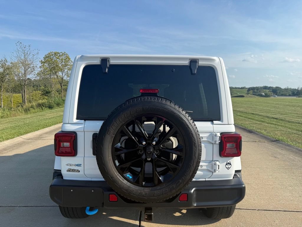 Used 2022 Jeep Wrangler Unlimited Sahara w/ Cold Weather Group AWD/4WD image 4