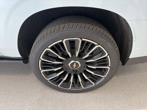 New 2026 Chevrolet Suburban High Country image 7