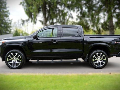 Used 2023 Chevrolet Colorado Z71 w/ Z71 Convenience Package 2 AWD/4WD image 8