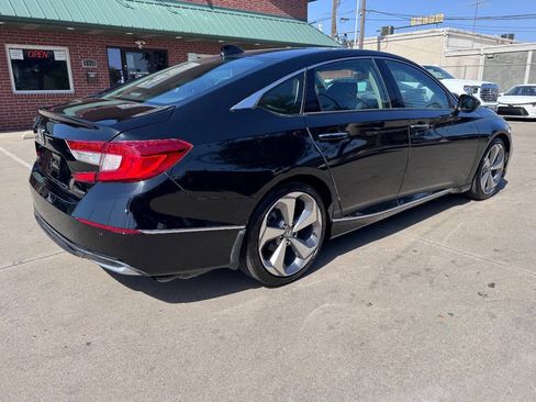 Used 2018 Honda Accord Touring image 4