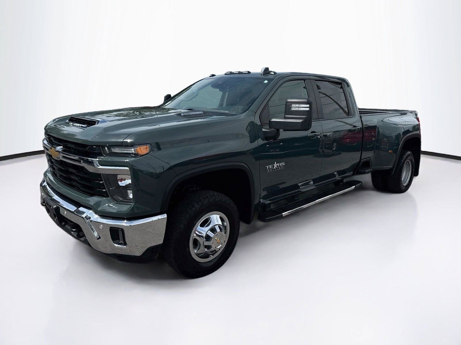 Used 2025 Chevrolet Silverado 3500 LT w/ Texas Edition AWD/4WD image 2