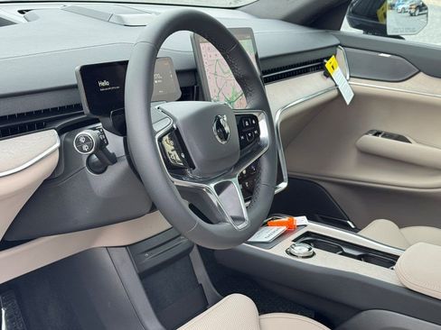 New 2025 Volvo EX90 Plus w/ Protection Package Premier image 21