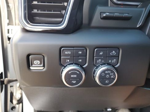 Used 2024 GMC Sierra 1500 Denali w/ Denali Reserve Package AWD/4WD image 30