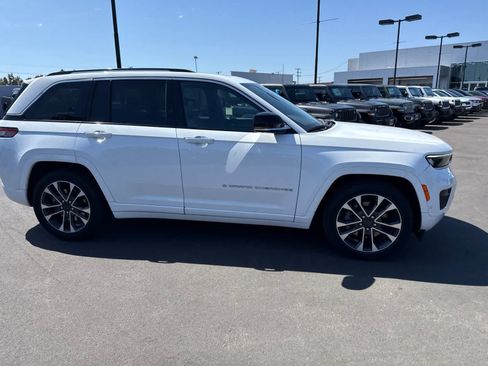Used 2023 Jeep Grand Cherokee Overland w/ Advanced Protech Group III AWD/4WD image 14