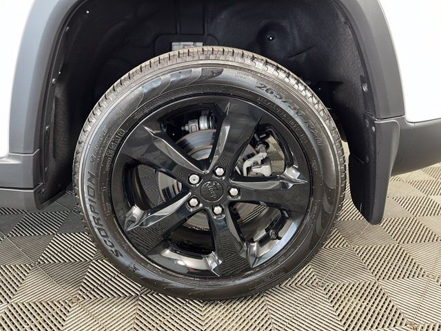 Used 2026 Jeep Grand Cherokee Limited w/ Limited Altitude Package AWD/4WD image 11