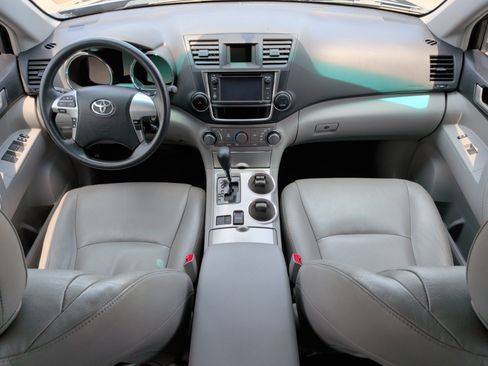 Used 2013 Toyota Highlander Plus FWD image 29