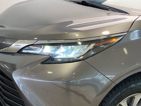 Used 2023 Toyota Sienna LE FWD image 7