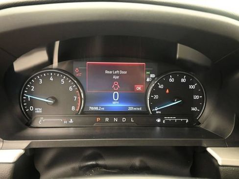 Used 2022 Ford Explorer XLT w/ Equipment Group 202A AWD/4WD image 18