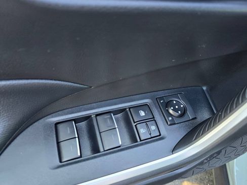 Used 2022 Toyota RAV4 XLE w/ Convenience Package AWD/4WD image 17