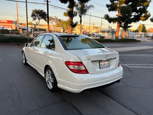 Used 2010 Mercedes-Benz C 300 Luxury image 3