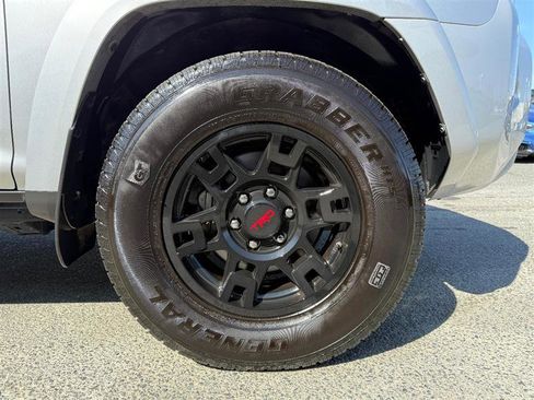 Used 2016 Toyota 4Runner SR5 RWD image 19