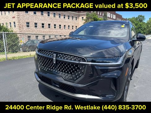 Certified 2025 Lincoln Nautilus Reserve w/ Jet Appearance Package AWD/4WD image 3
