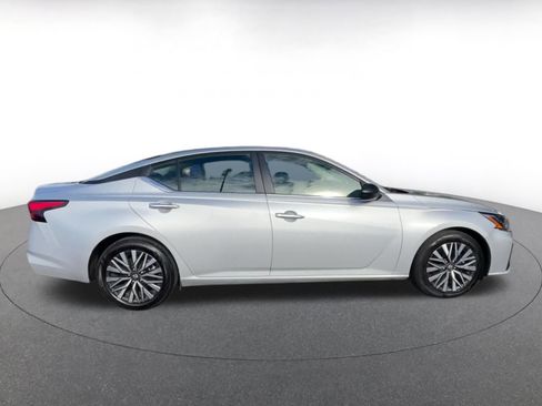Used 2024 Nissan Altima 2.5 SV image 16