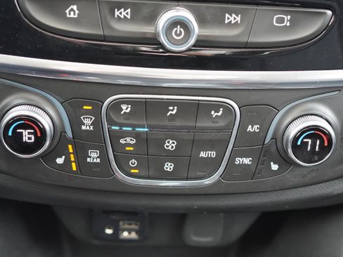 Used 2020 Chevrolet Traverse LT w/ LT Premium Package image 44