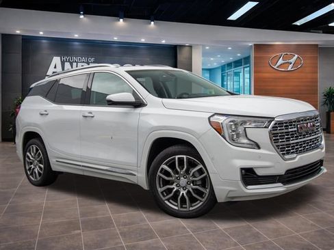 Used 2023 GMC Terrain Denali w/ Denali Premium Package AWD/4WD image 2