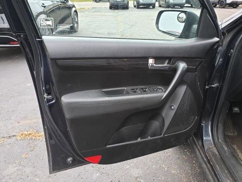 Used 2012 Kia Sorento LX w/ Convenience Pkg image 12