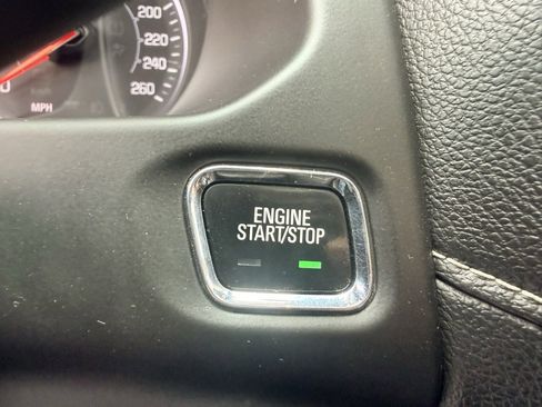 Used 2017 GMC Acadia SLT image 25