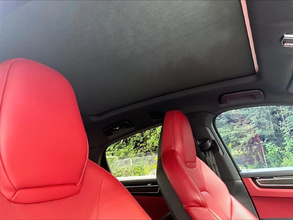 Certified 2023 Porsche Cayenne Coupe AWD/4WD image 27