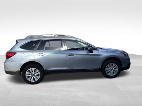 Used 2017 Subaru Outback 2.5i Premium AWD/4WD image 3