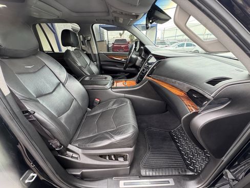 Used 2016 Cadillac Escalade Luxury image 8