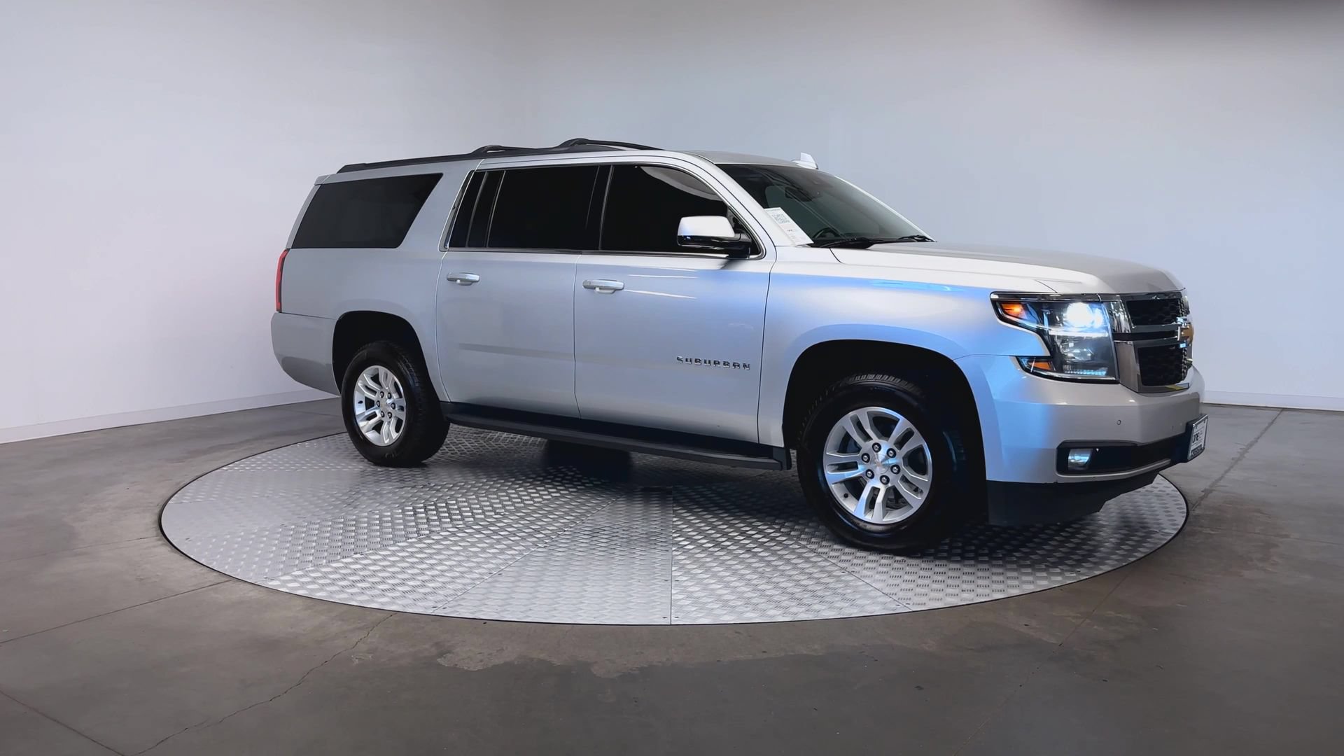 Used 2018 Chevrolet Suburban LT AWD/4WD image 2