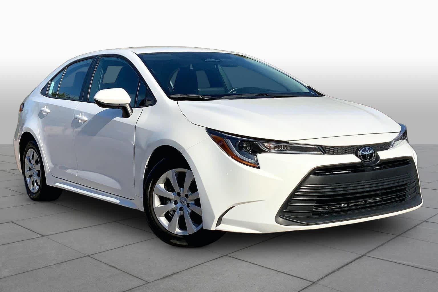 Used 2025 Toyota Corolla LE FWD image 3