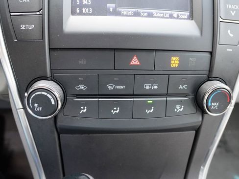 Used 2016 Toyota Camry LE image 23