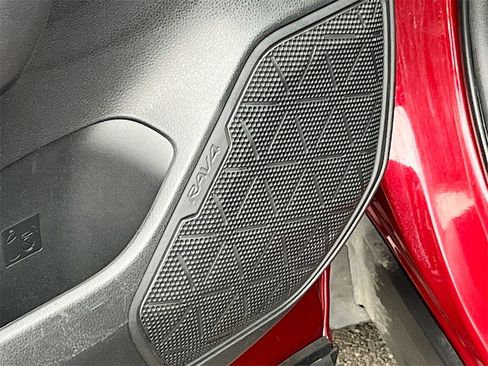 Used 2022 Toyota RAV4 Limited image 19