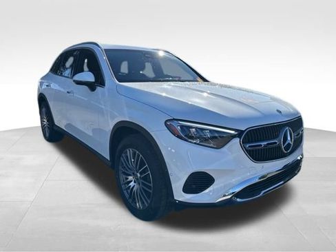 Used 2025 Mercedes-Benz GLC 300 4MATIC image 34