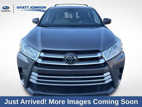 Used 2018 Toyota Highlander LE image 3