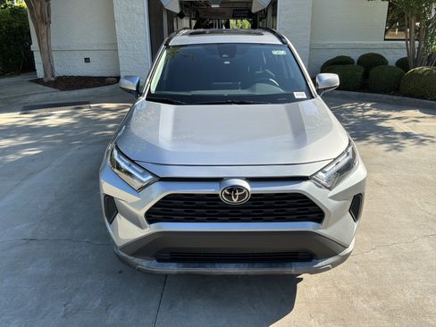 Used 2019 Toyota RAV4 XLE Premium w/ Cold Weather Package AWD/4WD image 3