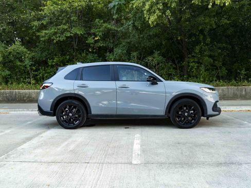 Used 2025 Honda HR-V Sport image 10