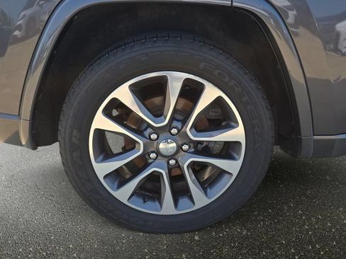 Used 2017 Jeep Grand Cherokee Overland w/ Jeep Active Safety Group AWD/4WD image 37