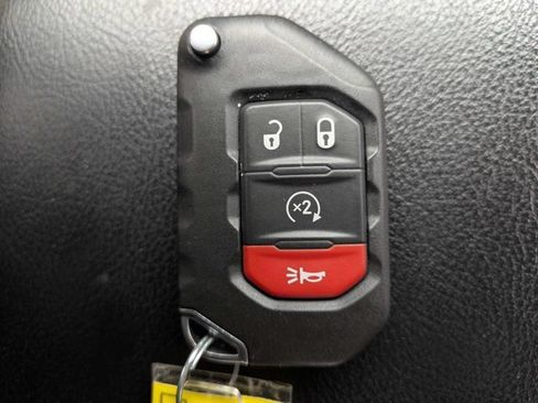 Used 2022 Jeep Gladiator Sport AWD/4WD image 30