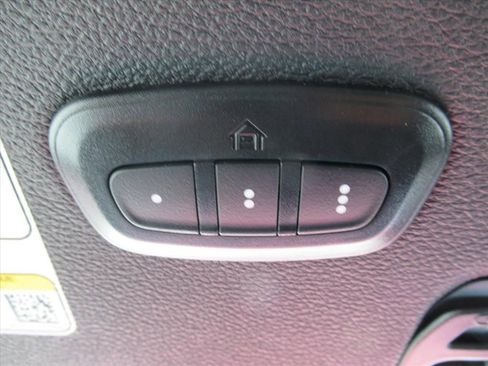 Certified 2025 Jeep Wrangler Unlimited Rubicon w/ Convenience Group AWD/4WD image 27