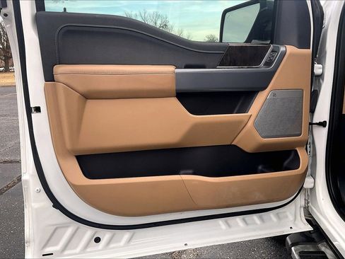 Used 2022 Ford F150 Lariat w/ Max Trailer Tow Package image 18