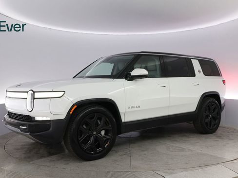 Used 2024 Rivian R1S Adventure image 18