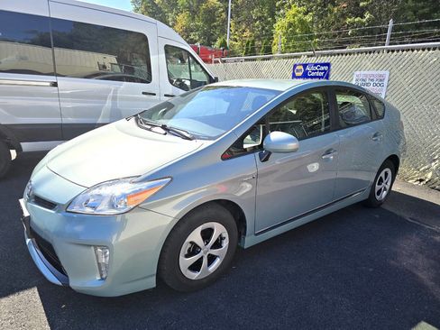 Used 2012 Toyota Prius Two image 2